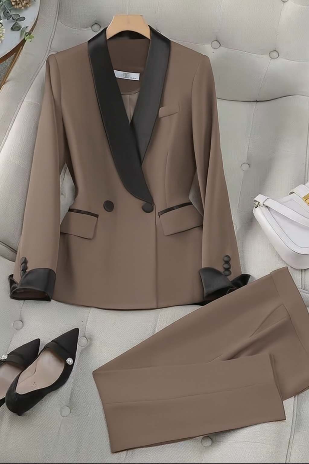 Tailleur Foderato Made in italy ottima vestibilità modello sigaretta spedizione gratuita e pagamento alla consegna