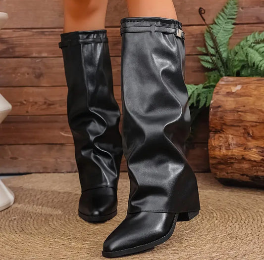 “Stivali slouchy in ecopelle – Chic e versatili”